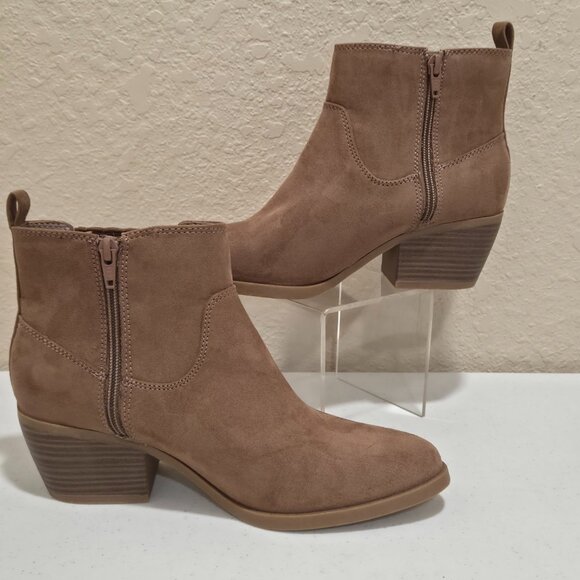 Beige Booties Fall Color Suede Women's Size 8 Old Navy Block Heel Almond Toe - Picture 2 of 10